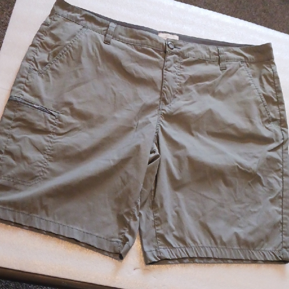 ***Men's Olive Green Cargo Shorts with Utility Pocket Size 40
